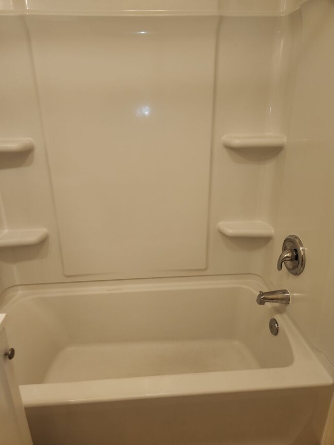 Building Photo - 4 Bedroom 1 Bath House