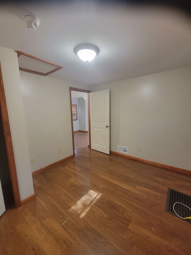 Building Photo - 224 Grandview Ave