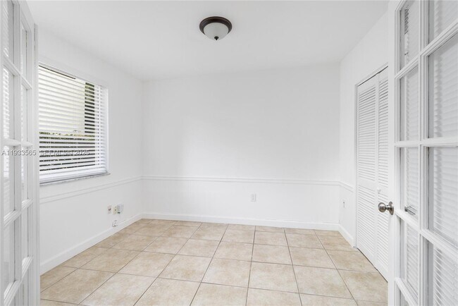 Building Photo - 1114 Genoa St