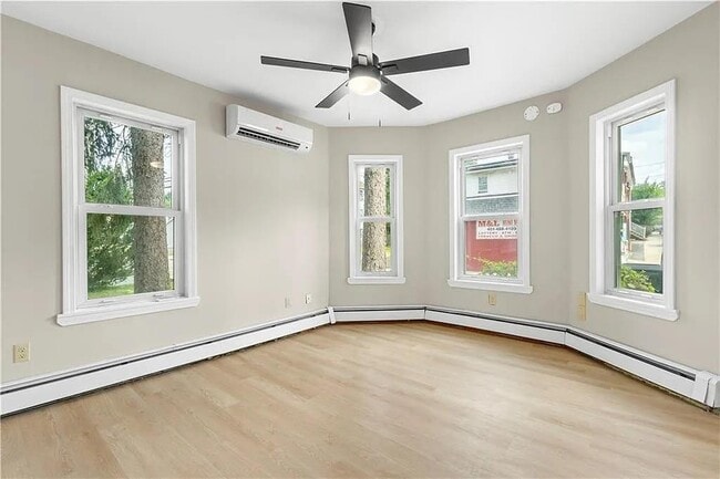 Building Photo - 715 Elm St