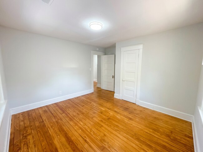Building Photo - 209 4th Ave