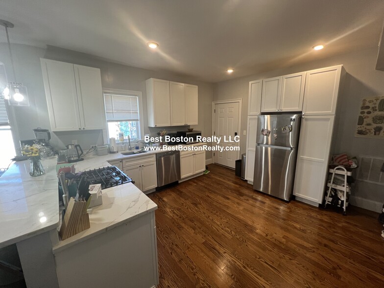 Building Photo - 337 Highland Ave