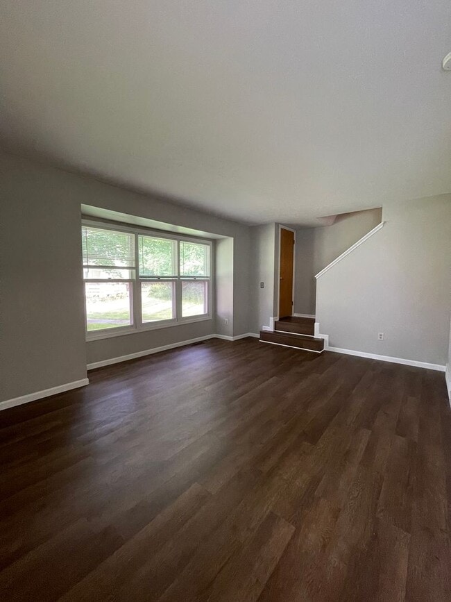 Building Photo - Two Bedroom Condo in Portage