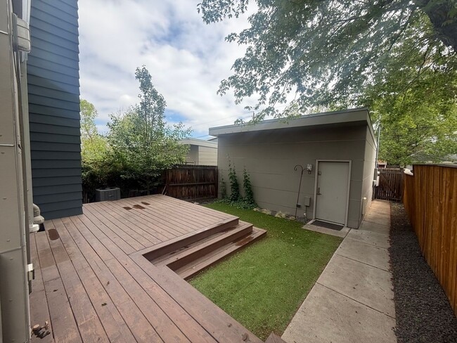 Building Photo - $0 DEPOSIT OPTION! MODERN 3-STORY HOME WITH ROOFTOP DECK NEAR BERKELY LAKE & 38TH AVE