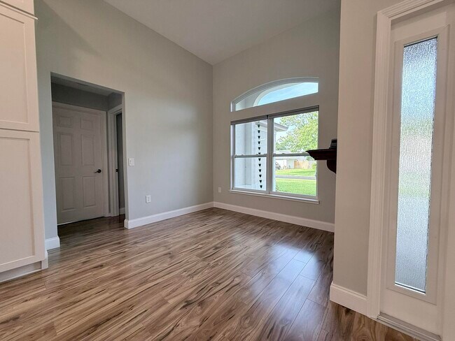 Building Photo - 3786 Sierra Dr