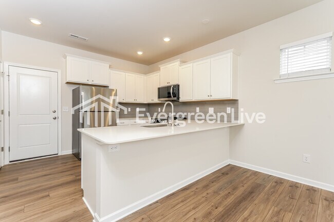 Building Photo - 5579 Hydrangea St