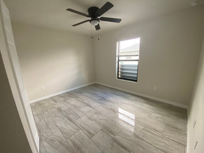 Building Photo - 29 SE 15th Ave