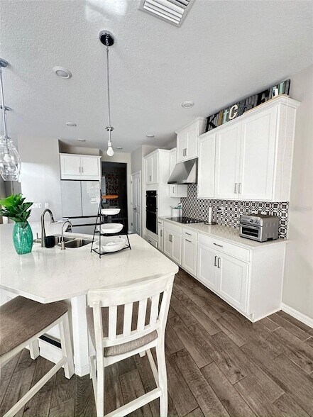 Building Photo - 33805 Astoria Cir