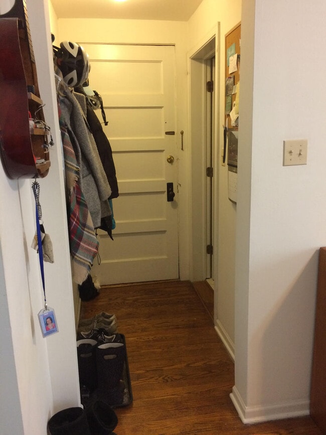 Building Photo - Beautiful 1 Bed Apartment in North Center/ Ravenswood Area Available September 1st