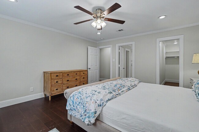 Building Photo - 751 Bison Dr