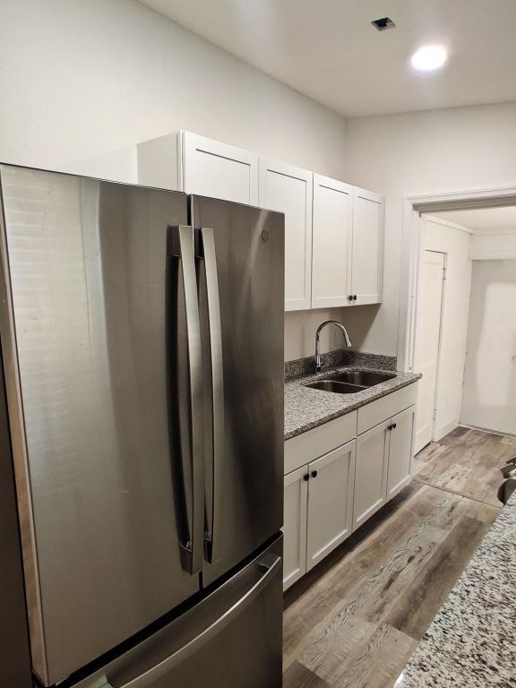 Building Photo - 5500 Balboa Dr