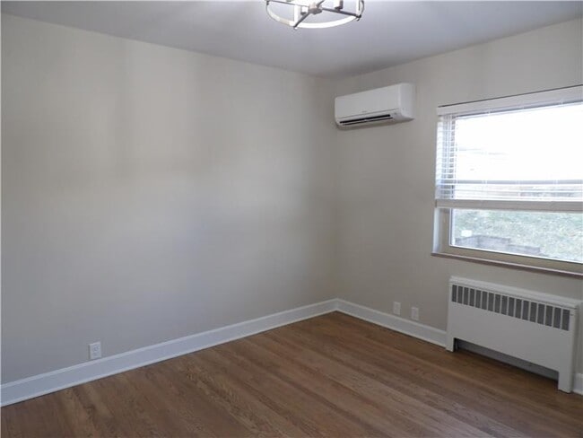 Building Photo - 215 S Ft Thomas Ave