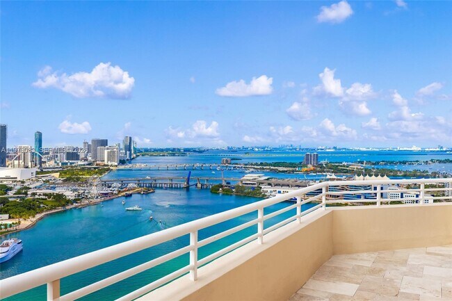 Building Photo - 808 Brickell Key Dr