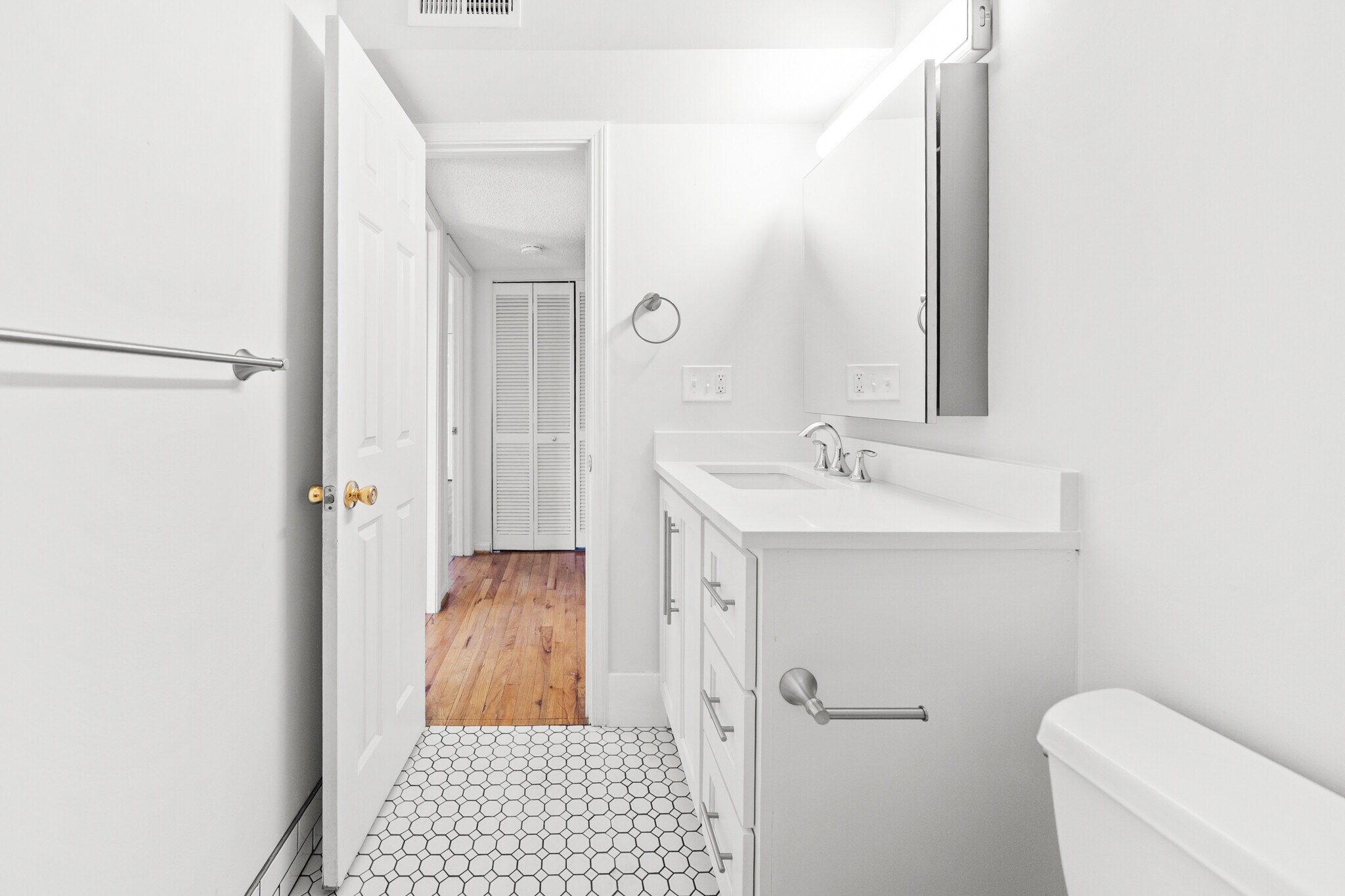 Building Photo - 4012 Oak St