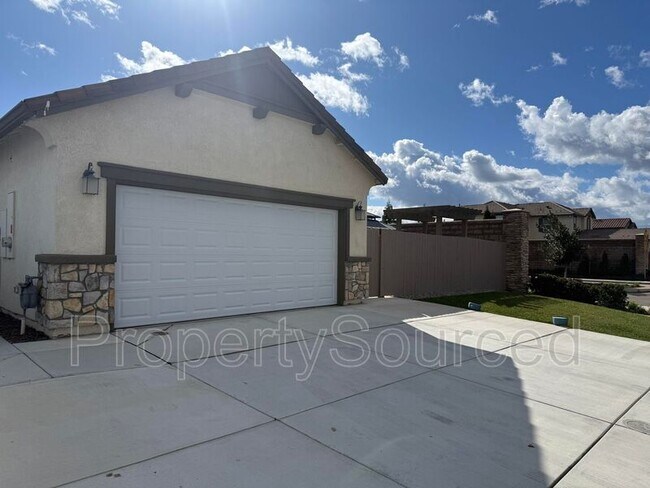 Building Photo - 1697 W Woodward Ave