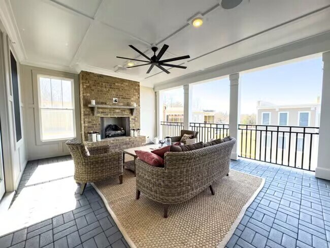 Building Photo - Gorgeous Townhome For Rent in the heart of...