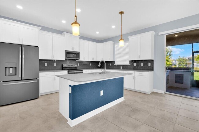 Building Photo - 12111 Imaginary Way