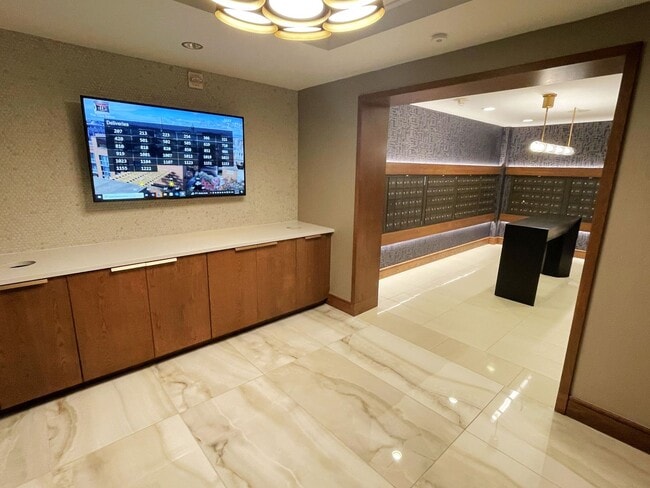 Building Photo - Luxurious living in Penn Quarter