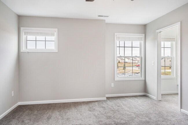 Building Photo - 10051 Bluffs Cor