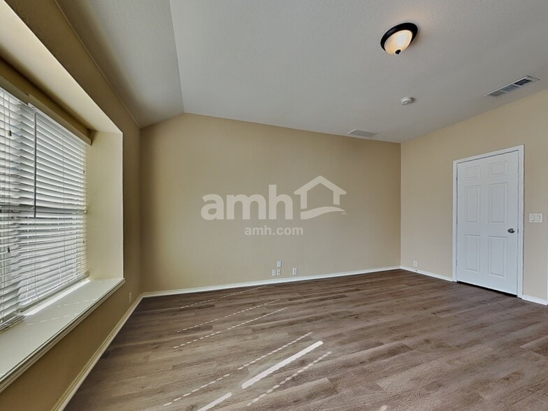 Building Photo - 1216 Mule Deer Dr