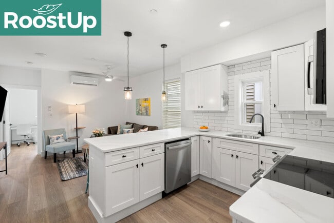 Building Photo - Furnished private bedroom with private ensuite bath