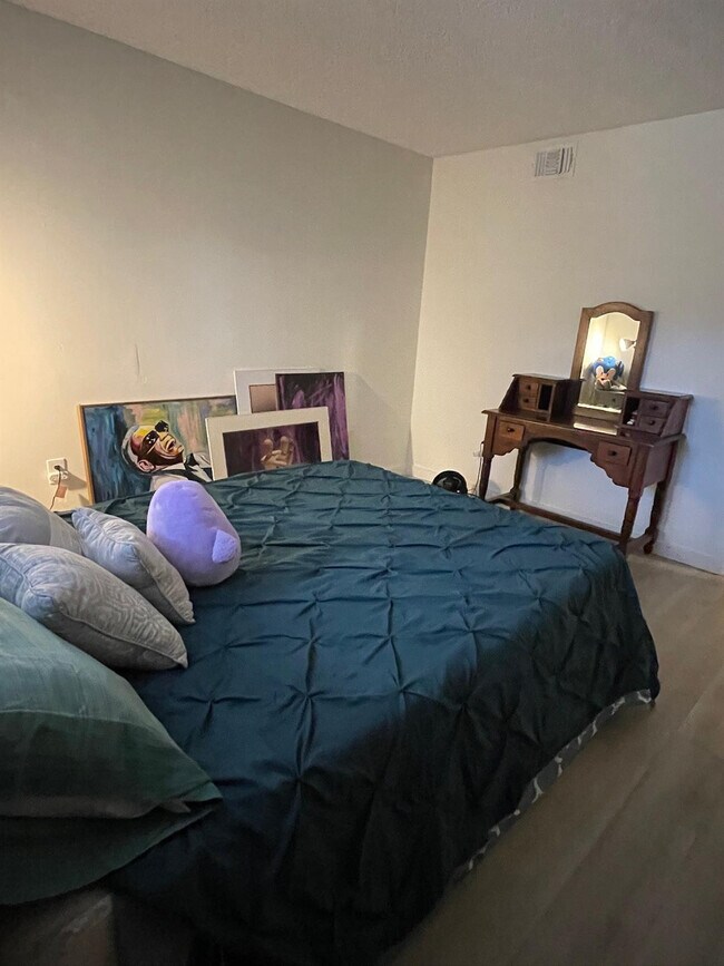 Building Photo - 441 SE 10th St