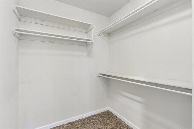 Building Photo - 824 Hunter Pl