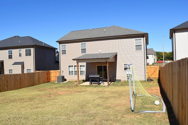 Building Photo - FENCEND IN BACKYARD!!!