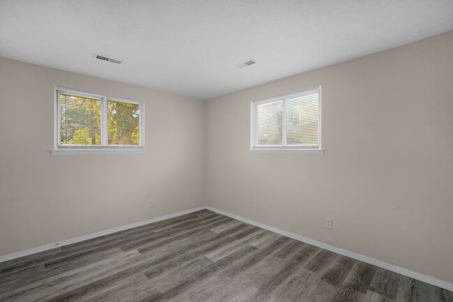 Building Photo - 5602 Arrowhead Blvd