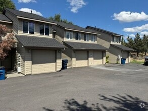 Building Photo - ho2210