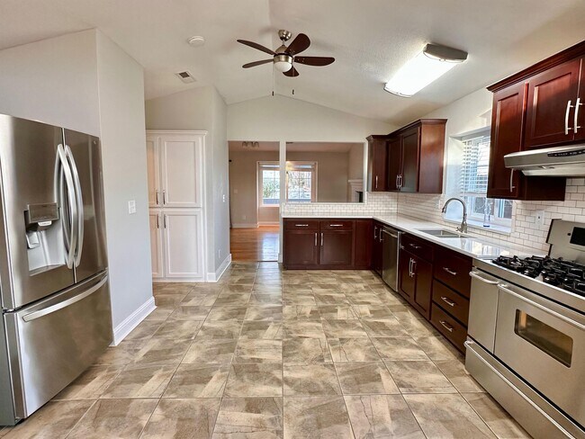 Building Photo - 148 Castlemont Dr