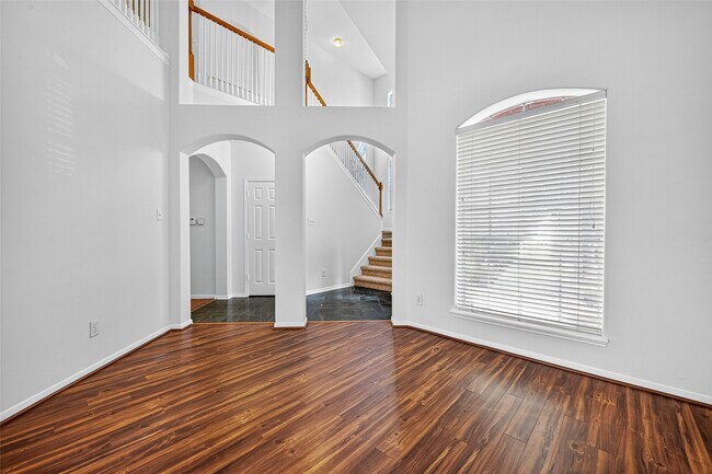Building Photo - 15618 Edgemere Ct