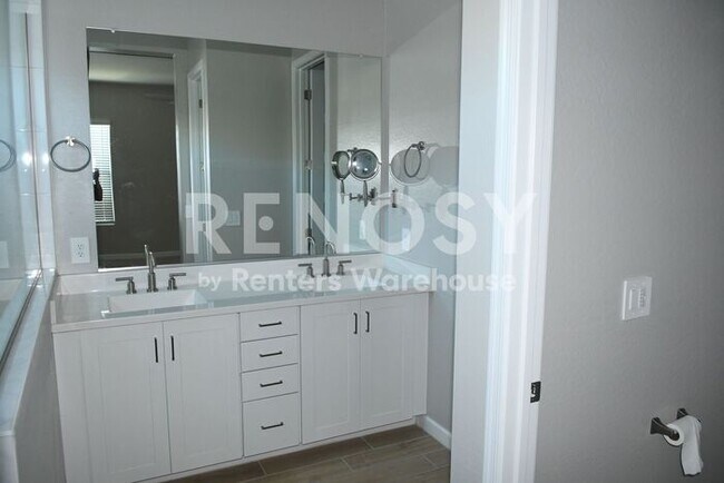 Building Photo - Price Improved – Spacious Townhome in a Gated Community!