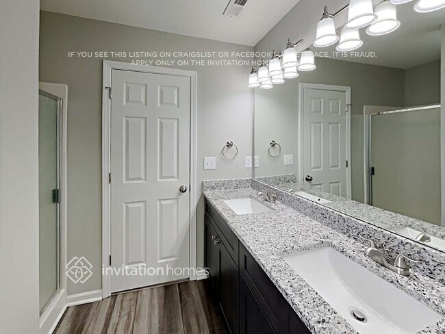 Building Photo - 5000 Mesa Ct