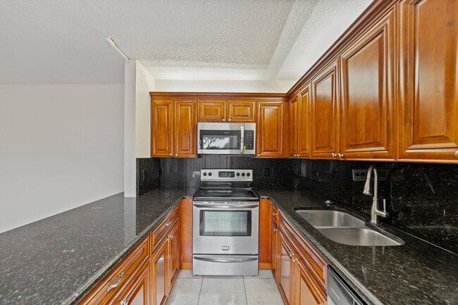 Building Photo - 156 Lake Arbor Dr