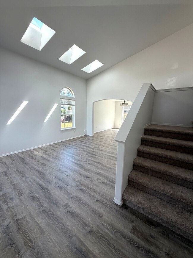 Building Photo - Large 4 bedroom 2.5 bathroom in Arlington