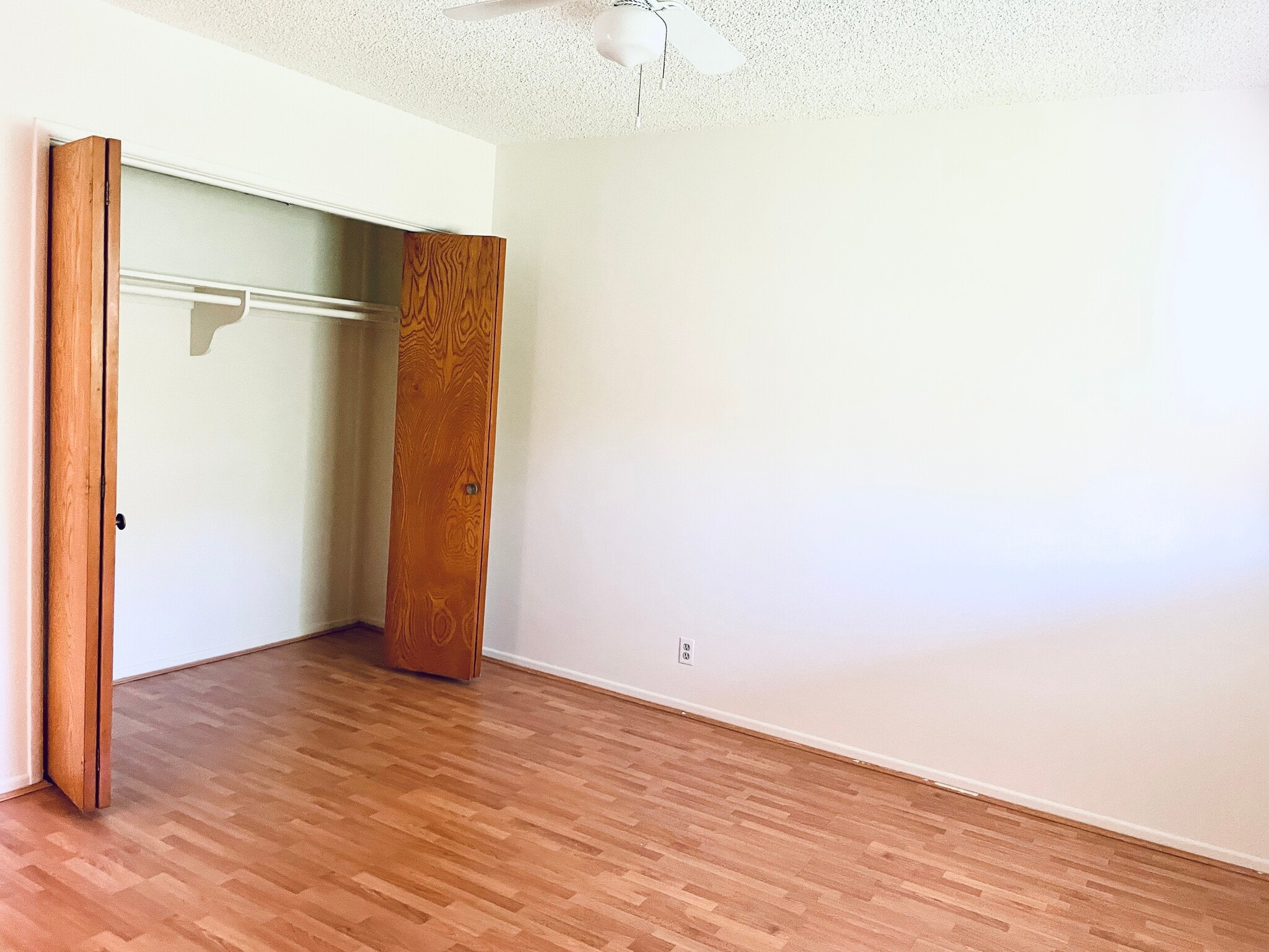 2 wall to wall closet - 219 N Buena Vista St