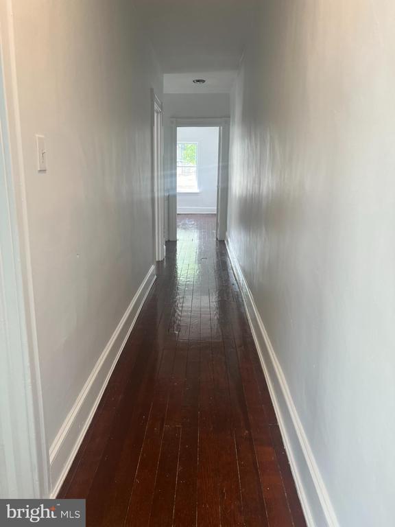 Building Photo - 323 Collins Ave