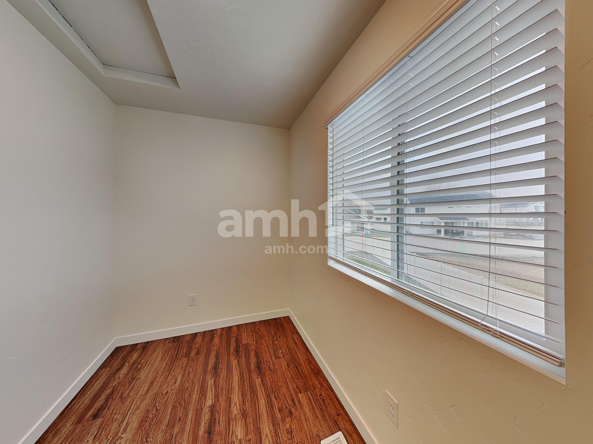 Building Photo - 898 N Garnet Creek Ave