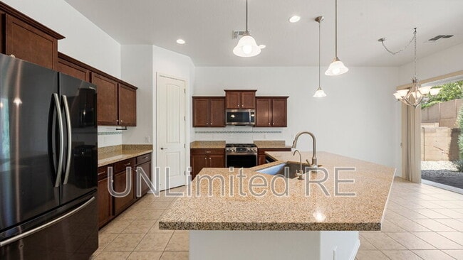 Building Photo - 937 N Gomez St
