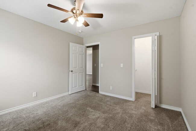 Building Photo - 4 Bedroom 2 Bath + Updated
