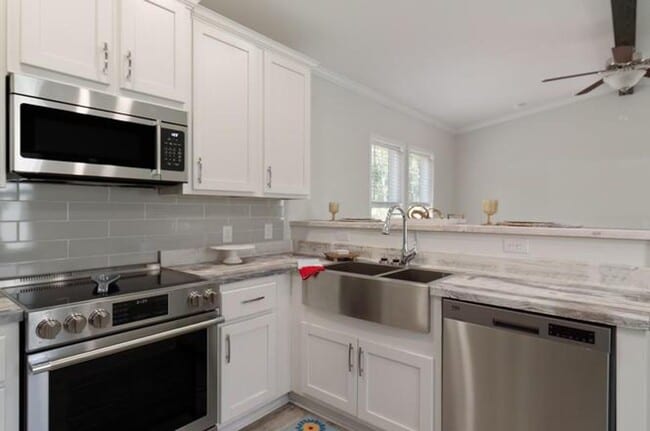 Building Photo - 2 Bedroom/ 2 Bath Mobile Home $1950/ Month - Santa Rosa Beach , Florida 32439