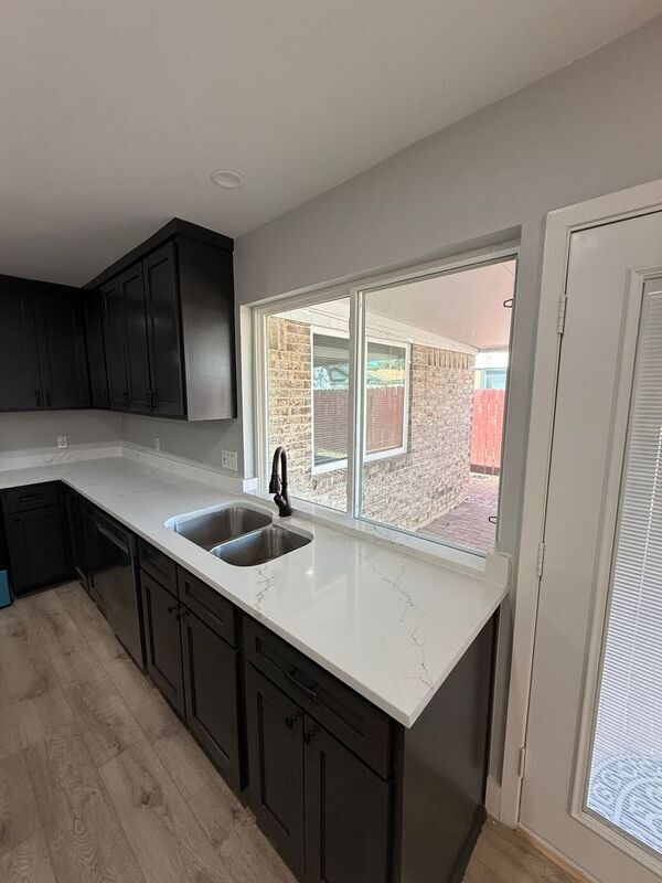 Building Photo - 1255 Valencia Ln