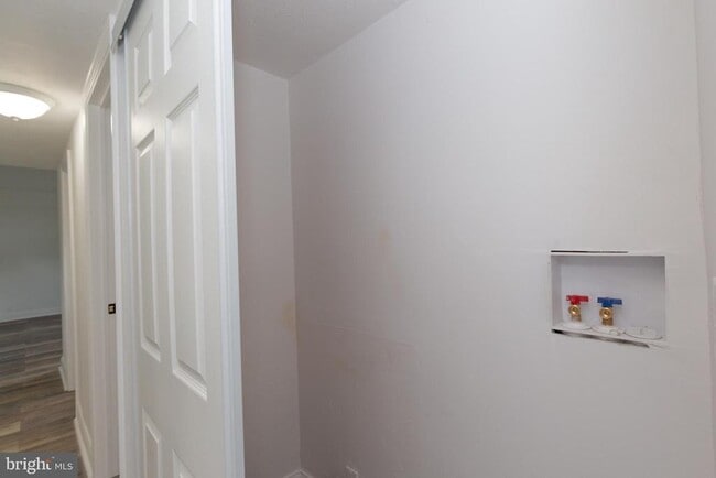 Building Photo - 30 Laurel Hill Ln