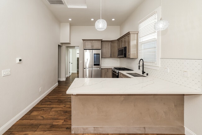 Building Photo - 875 Wood St