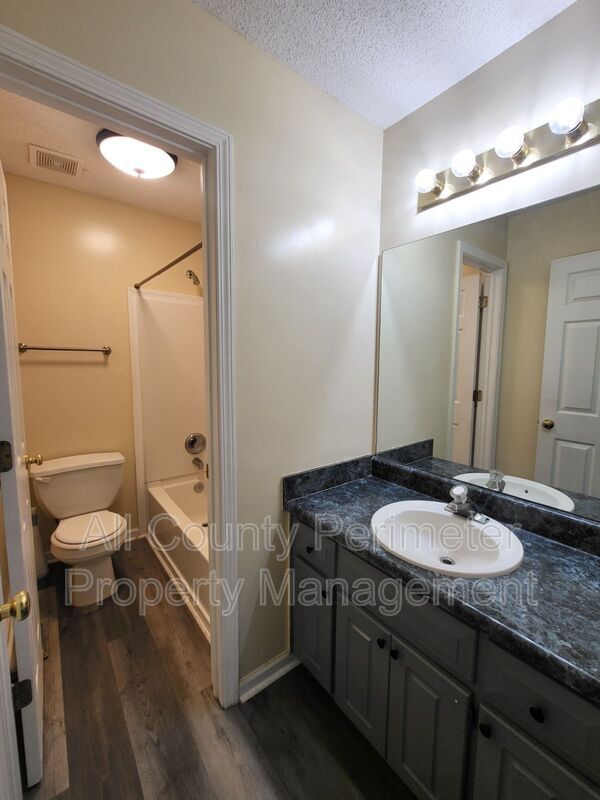 Building Photo - 8078 Woodlake Dr