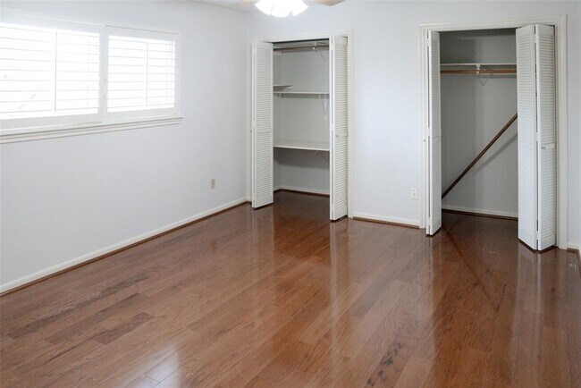 Building Photo - 16611 Brenton Oaks Dr