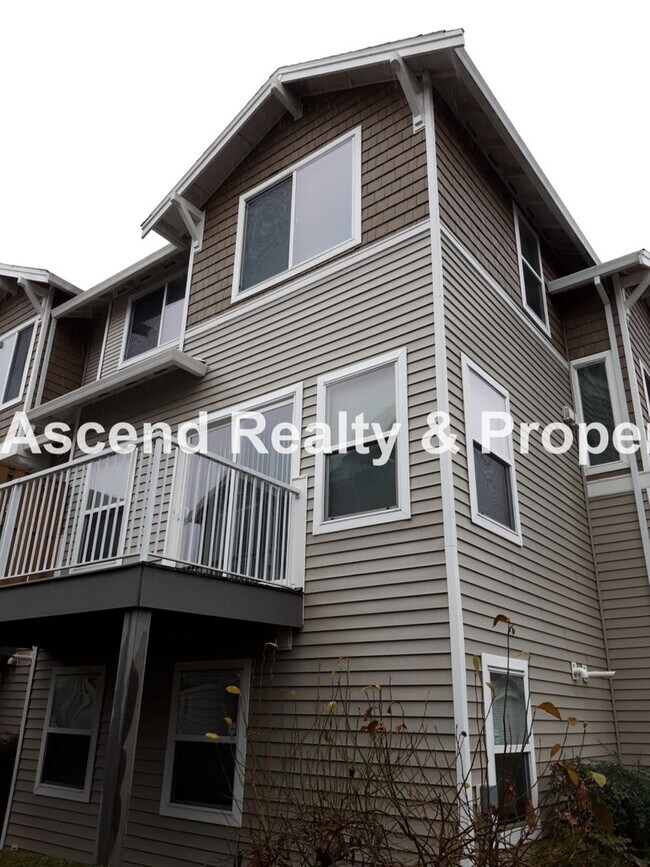 Building Photo - Sexton Mtn 3 Bed End Unit Townhome, Huge G...