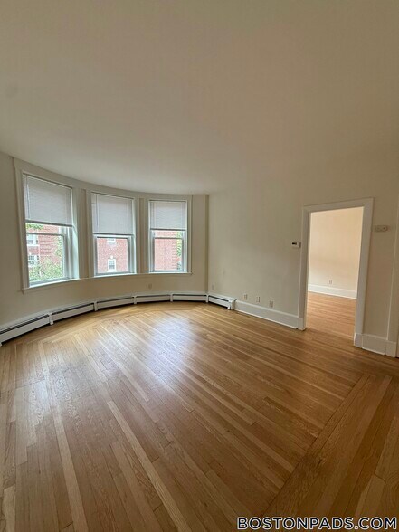 Building Photo - 1539 Beacon St