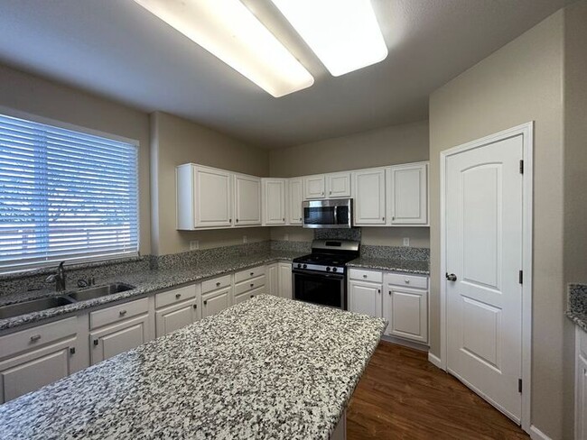 Building Photo - 3031 Sky Country Dr